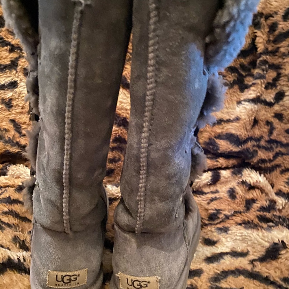 Ugg Button Bailey - image 2